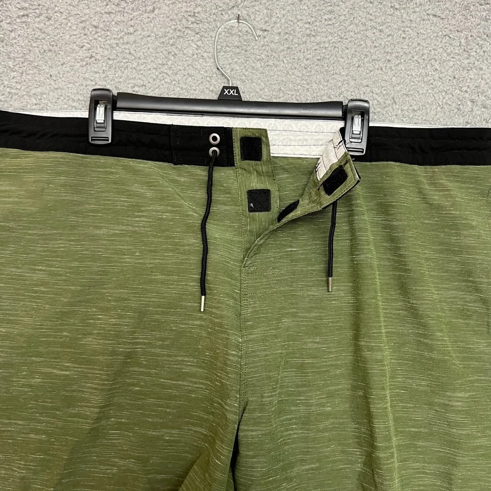 Tunaskin Board Shorts Mens‎ 42 Green Excellent Performance Stretch Fishing Swim